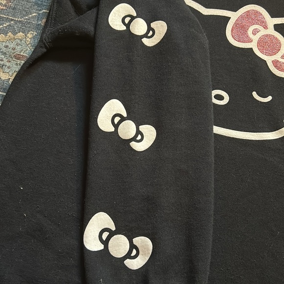 Hello Kitty black adorable sweatshirt 🖤🎀❤️ - Picture 3 of 4